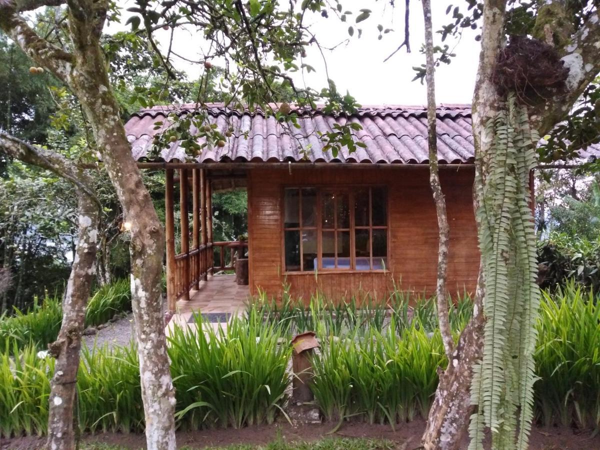Estancia La Colina Santo Domingo de los Colorados Exterior foto